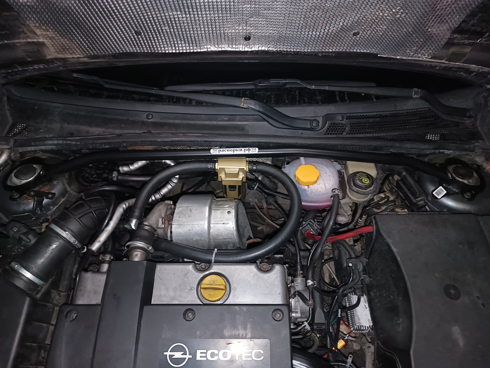 Распорка передних стоек (цельная) Opel Vectra C