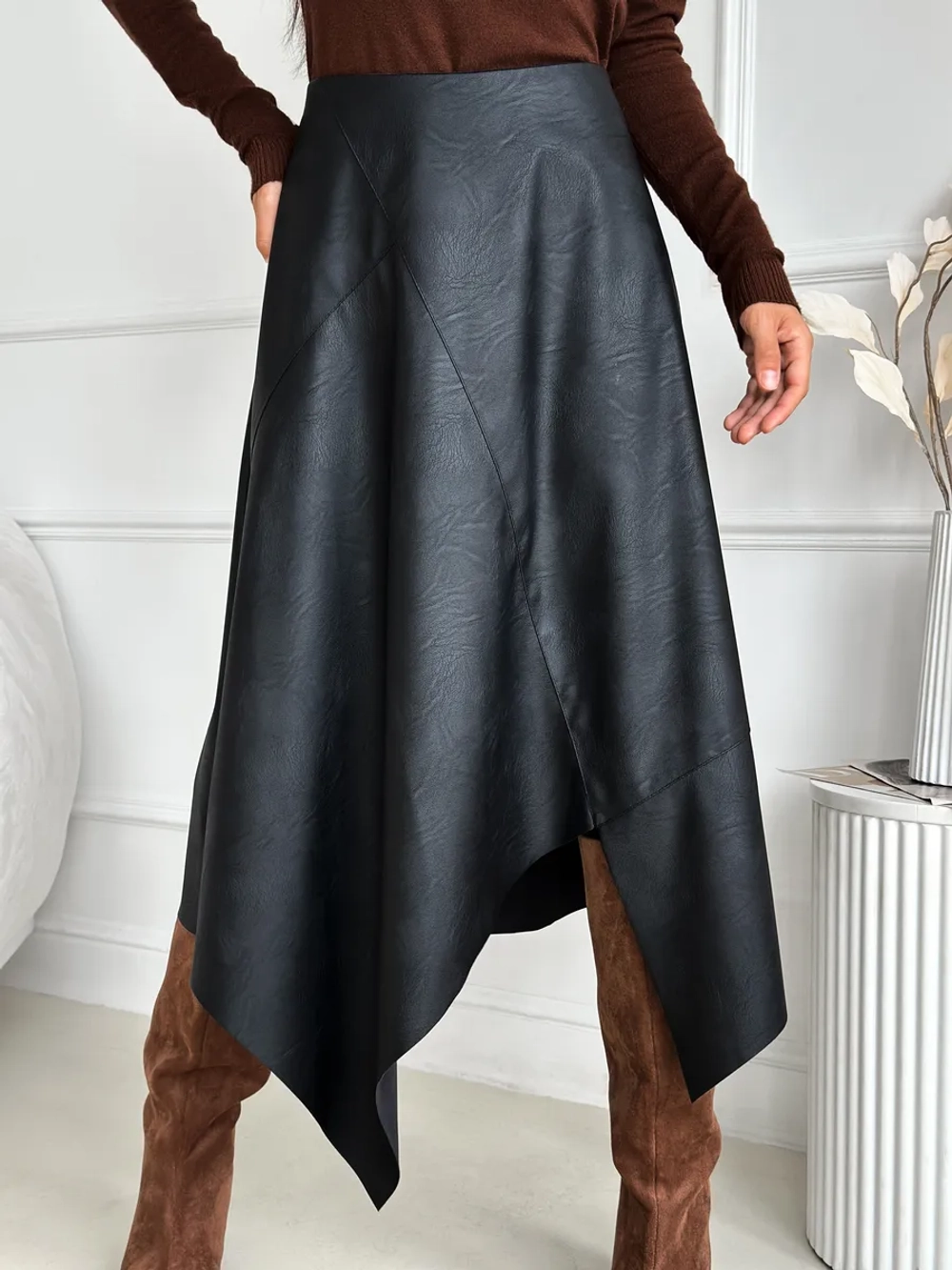 Юбка кожаная трапеция миди