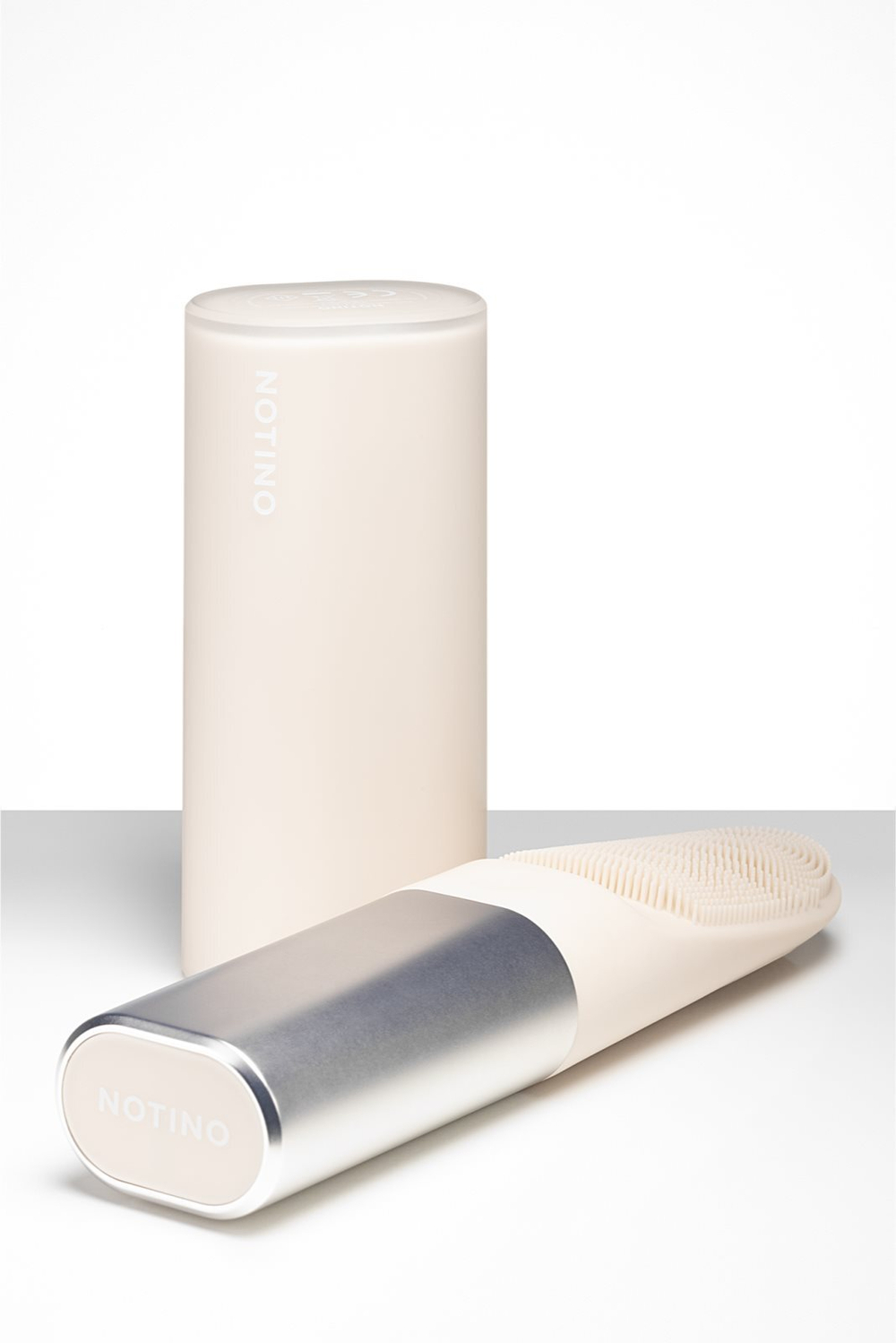 Notino Beauty Electro Collection Facial cleansing brush and heating eye massager - щеточка для очищения лица и согревающий массажер для глаз /   / GTIN 2800016207855