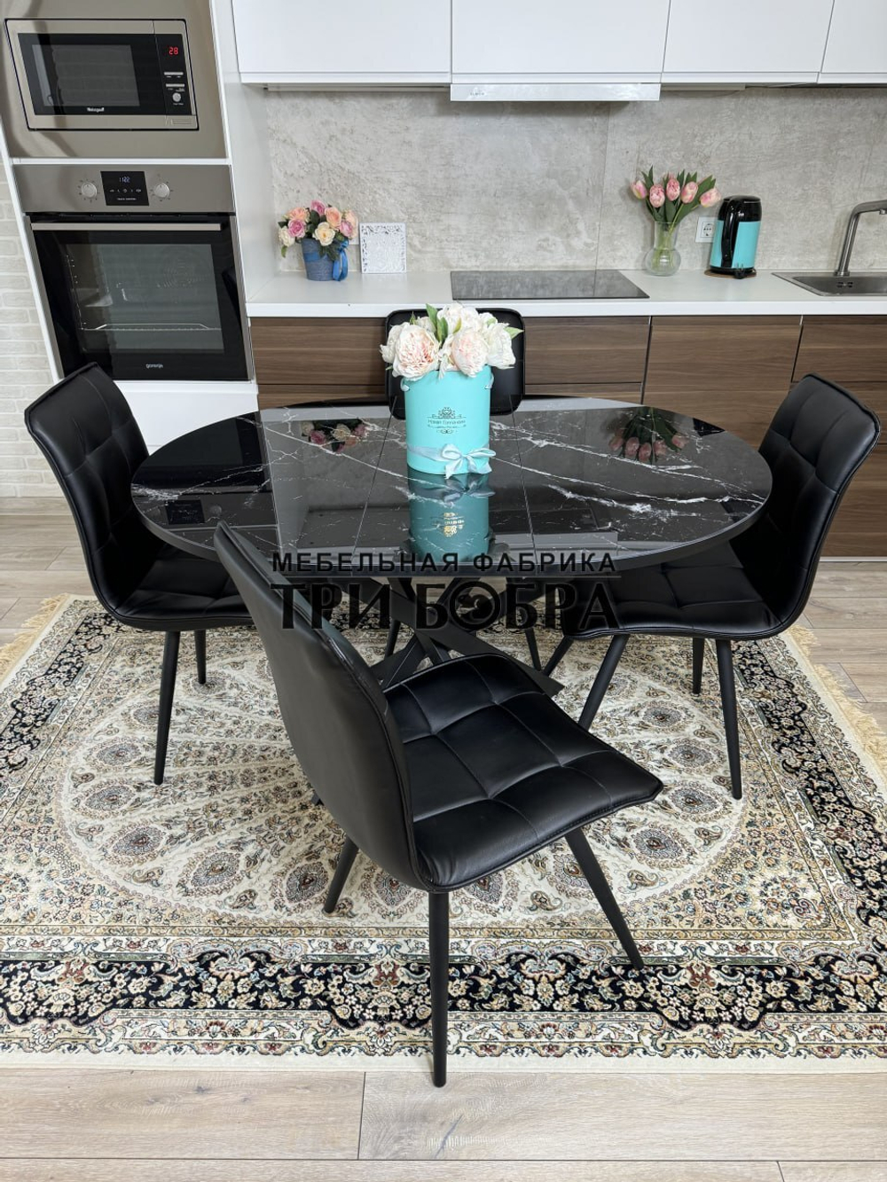 Круглый стеклянный раздвижной стол "Черный оникс" и стулья "ГУЧИ" черный