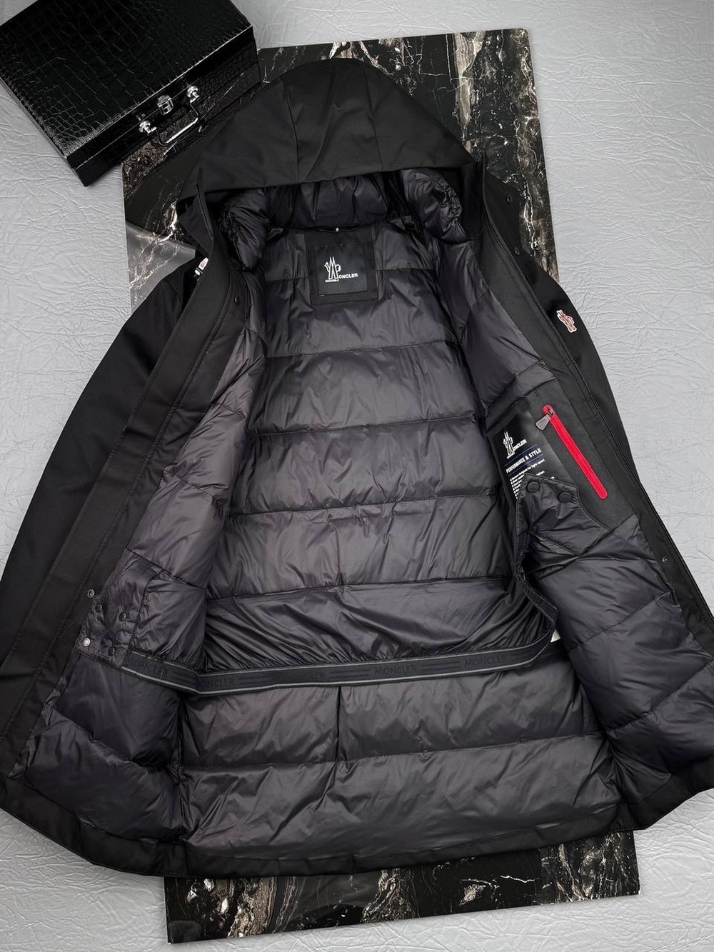Пуховик Moncler