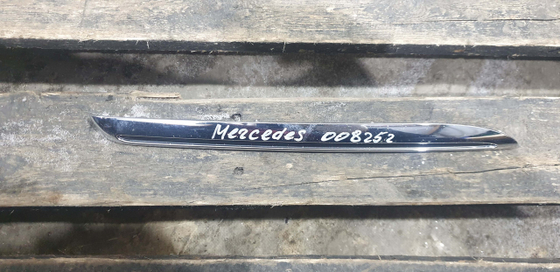 Молдинг решетки радиатора Mercedes E (W213) 16-20 Б/У Оригинал A2138880273