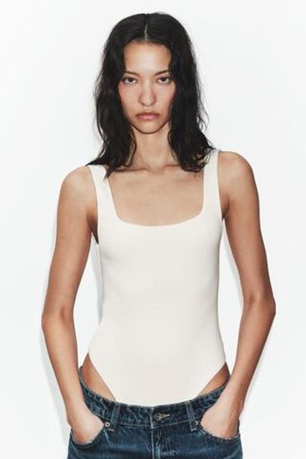 ZARA ЭЛАСТИЧНОЕ БОДИ С КВАДРАТНЫМ ВЫРЕЗОМ, ЭКРЮ