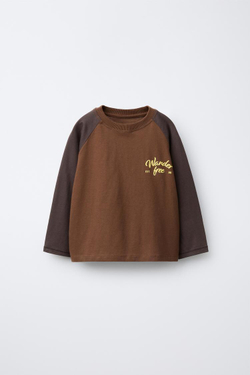 ZARA ЛОНГСЛИВ С РУКАВАМИ РЕГЛАН И ТЕКСТОВЫМ ПРИНТОМ, ЧЕРЕПИЧНЫЙ