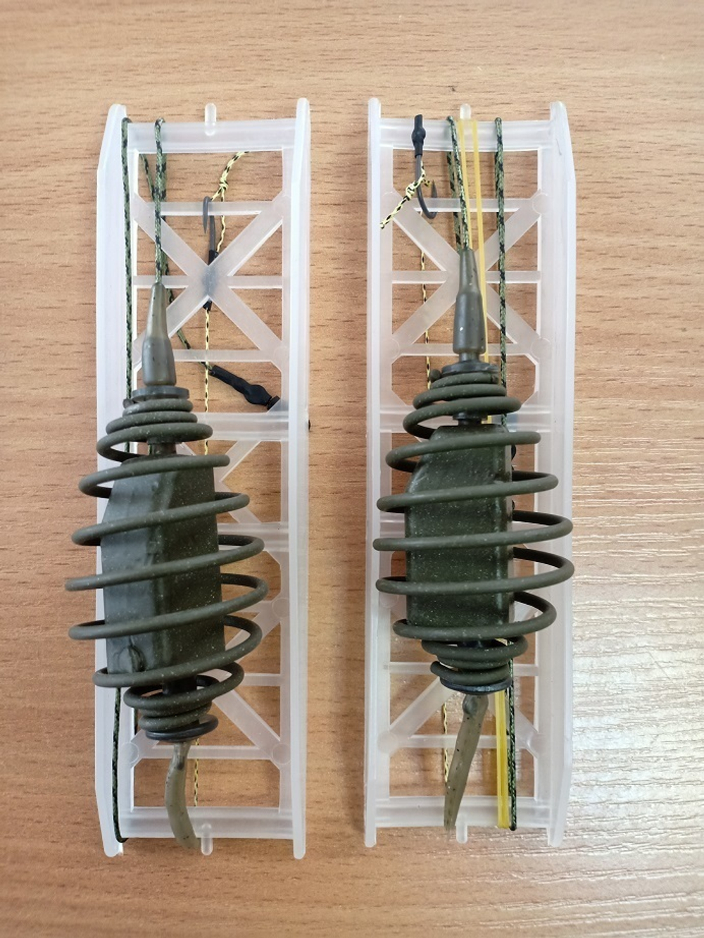 Кормушка фидерная 2 шт по 80 гр с поводком и крючком Jin Tai