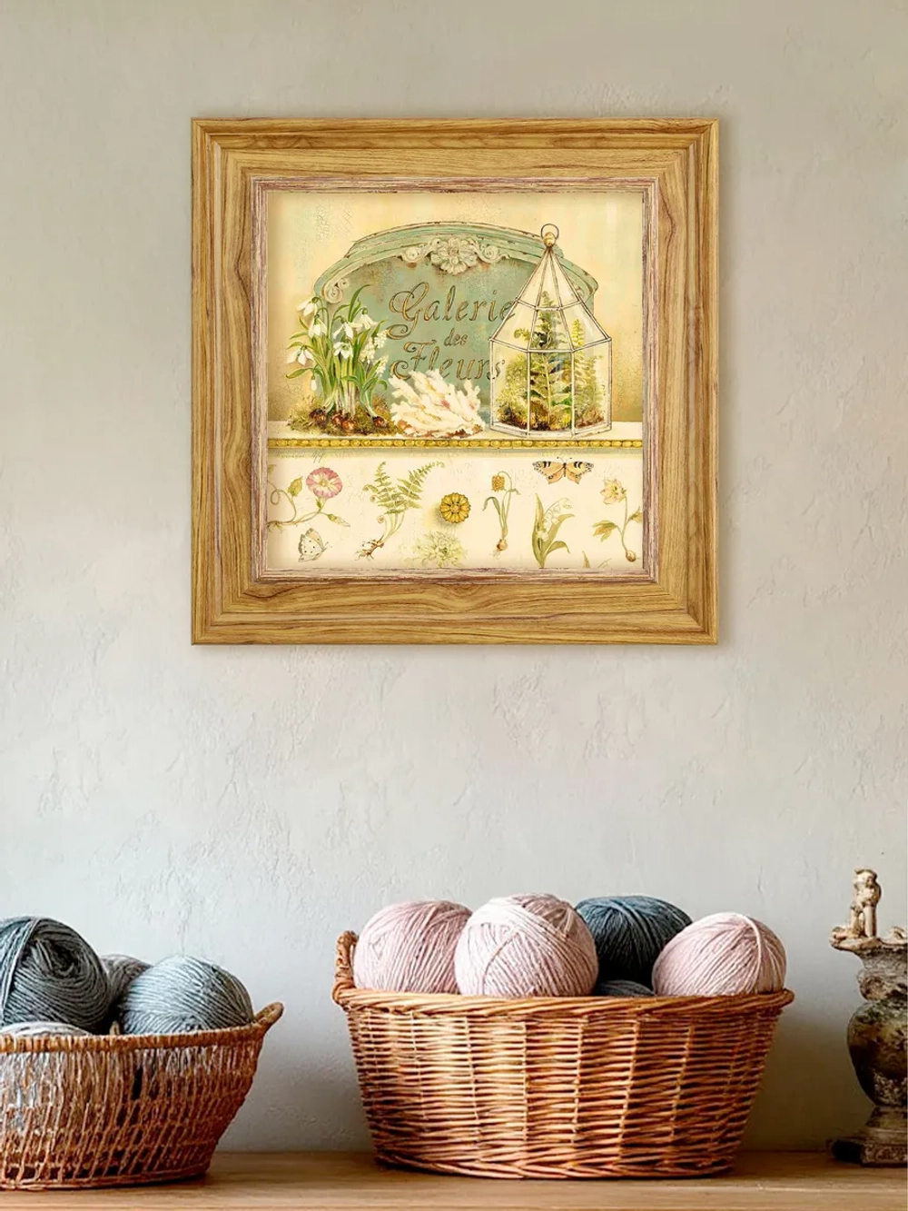 Картина настенная интерьерная в раме "под дерево" 26*26 см