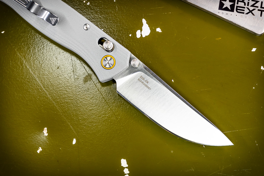 Складной нож SRM 255L-GK Satin сталь 10Cr15CoMoV рукоять Bluish Grey G10