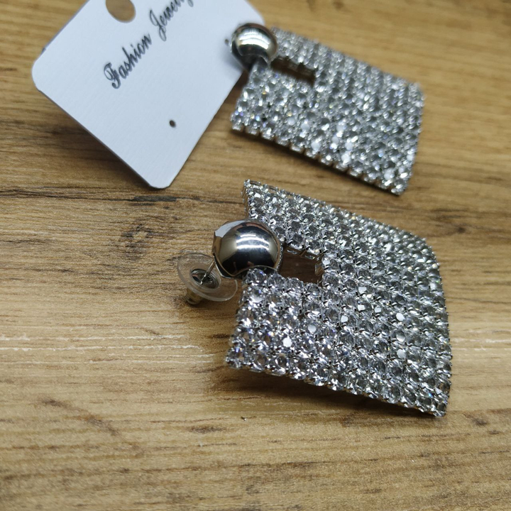 Серьги-гвоздики Royal полукруг подвеска квадрат 12 х 12 кристаллов с прорезью металл серебристый