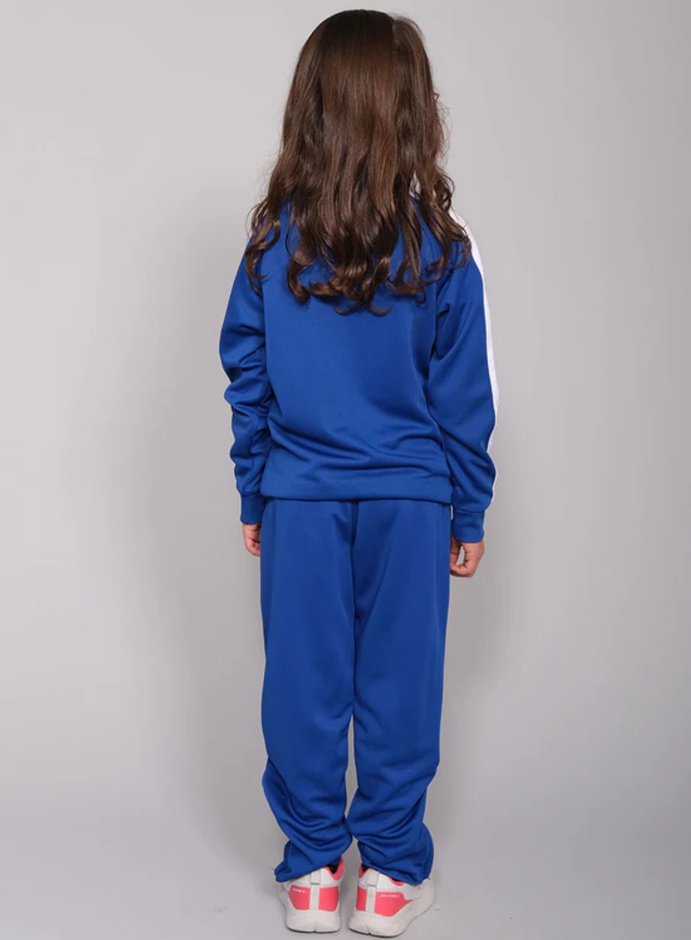 Модель рост 139 см. размер брюк 8-10 см