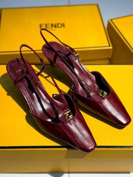 Босоножки Fendi