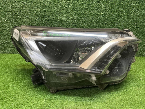 Фара правая Toyota RAV 4 CA40 (2015-2019) галоген