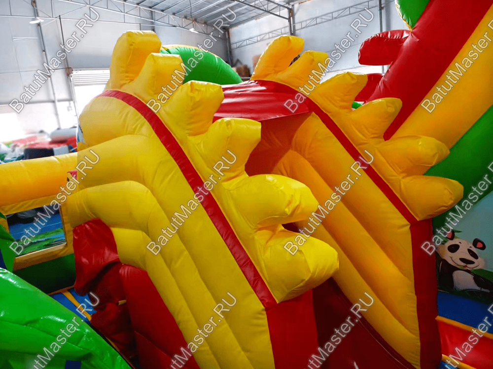 Коммерческий батут "Белый клык в джунглях", размер 6*5*4 м