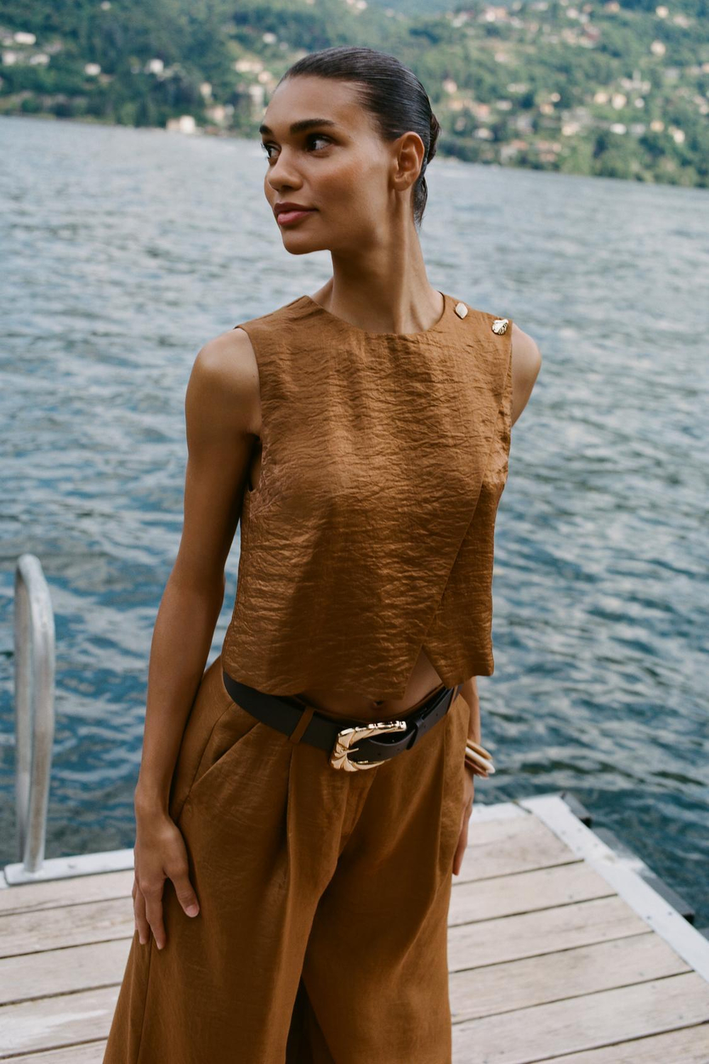 ZARA АТЛАСНЫЙ ТОП НА ЗАПÁХ, КАРАМЕЛЬНЫЙ