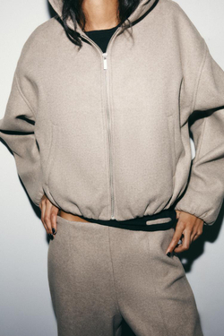 ZARA КУРТКА С КАПЮШОНОМ ИЗ МЯГКОЙ ТКАНИ, СЕРОВАТО-КОРИЧНЕВЫЙ