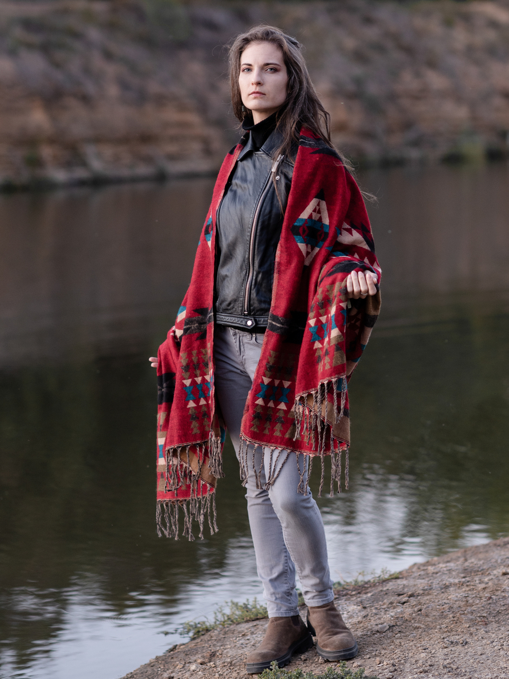 Палантин теплый с орнаментом Навахо