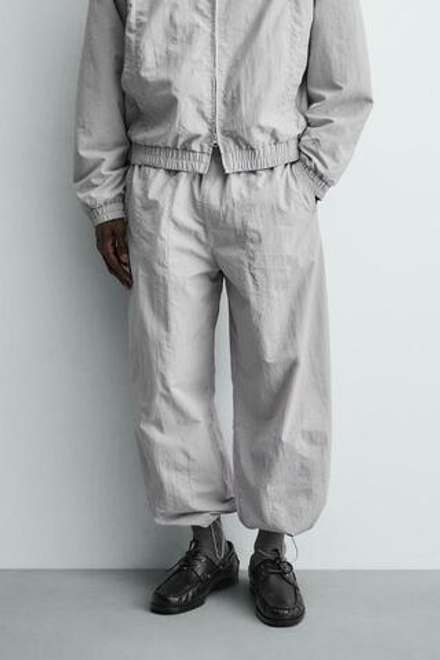 ZARA ДЖОГГЕРЫ ИЗ ВЫСОКОТЕХНОЛОГИЧНОЙ ТКАНИ С КОНТРАСТНЫМИ ПОЛОСАМИ, СВЕТЛО-СЕРЫЙ