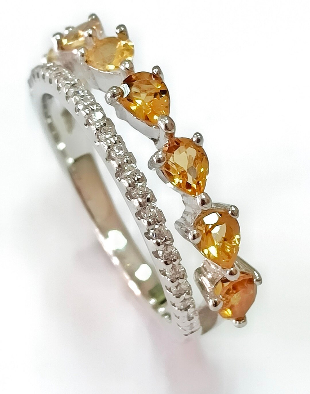 Ювелирное кольцо из серебра с цитрином и фианитами