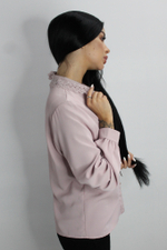 Блузка LJHY 092 с кружевным воротом и позолоченными пуговицами\Пудра недорого