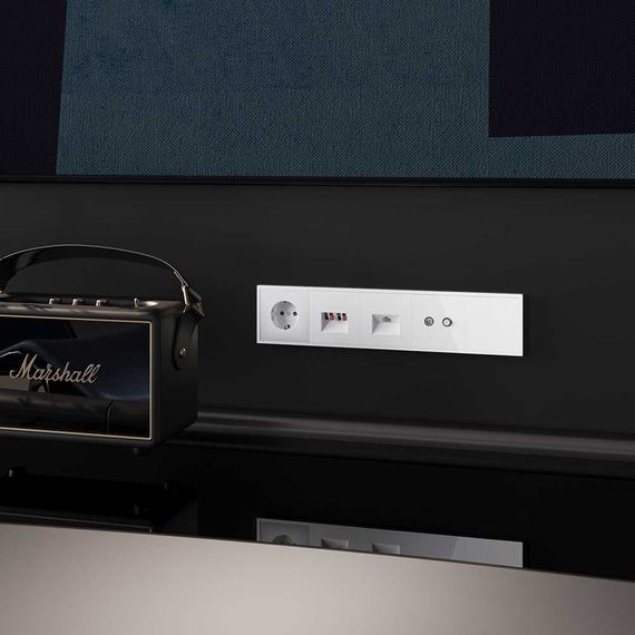 Розетка акустическая встраиваемая Voltum S70 4-местная, (белый глянцевый) VLS060301