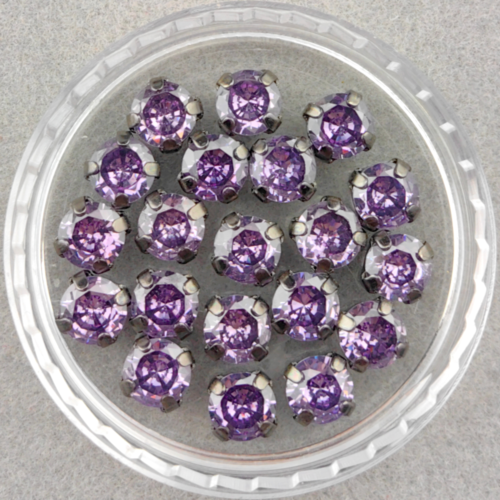 Фианиты шатоны в оправах, лиловый/темная сталь