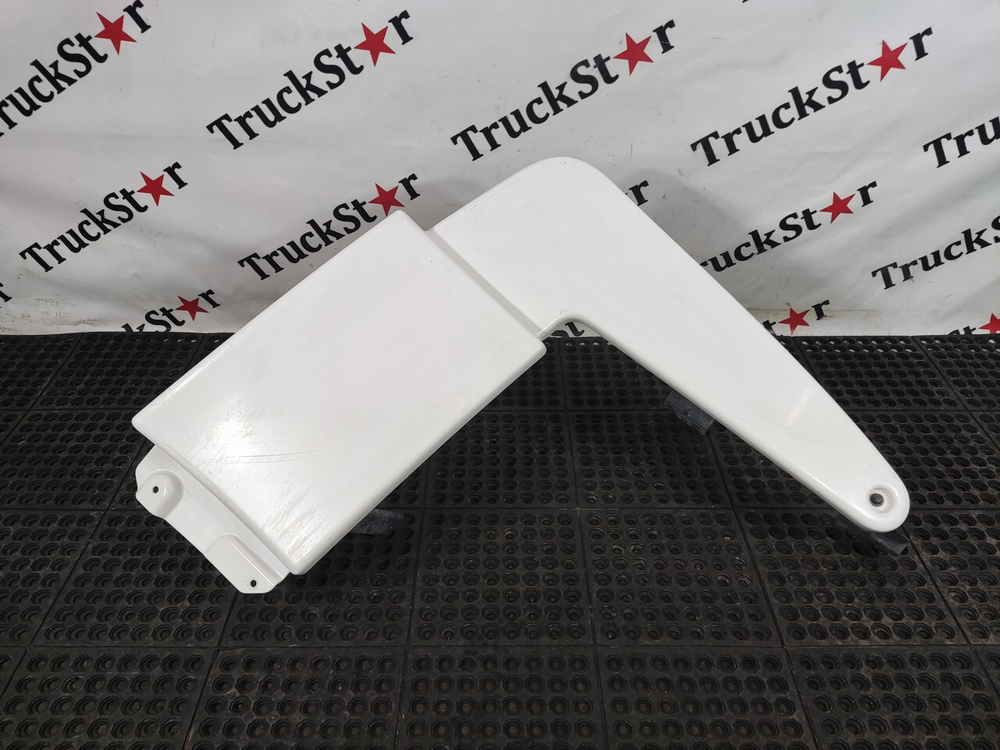 Спойлер кабины верхний правый