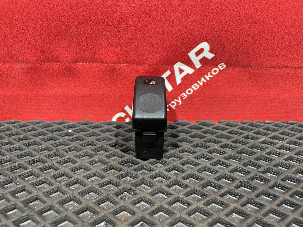 Кнопка освещения за кабиной