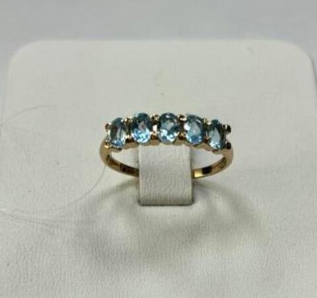 Кольцо из золота с топазами