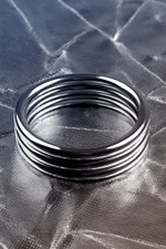 Металлическое кольцо на пенис