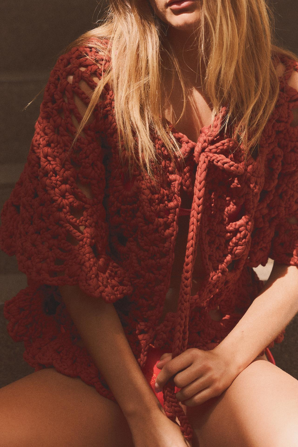 ZARA КАРДИГАН-НАКИДКА ИЗ КРУЖЕВА КРОШЕ, ТЕРРАКОТОВЫЙ