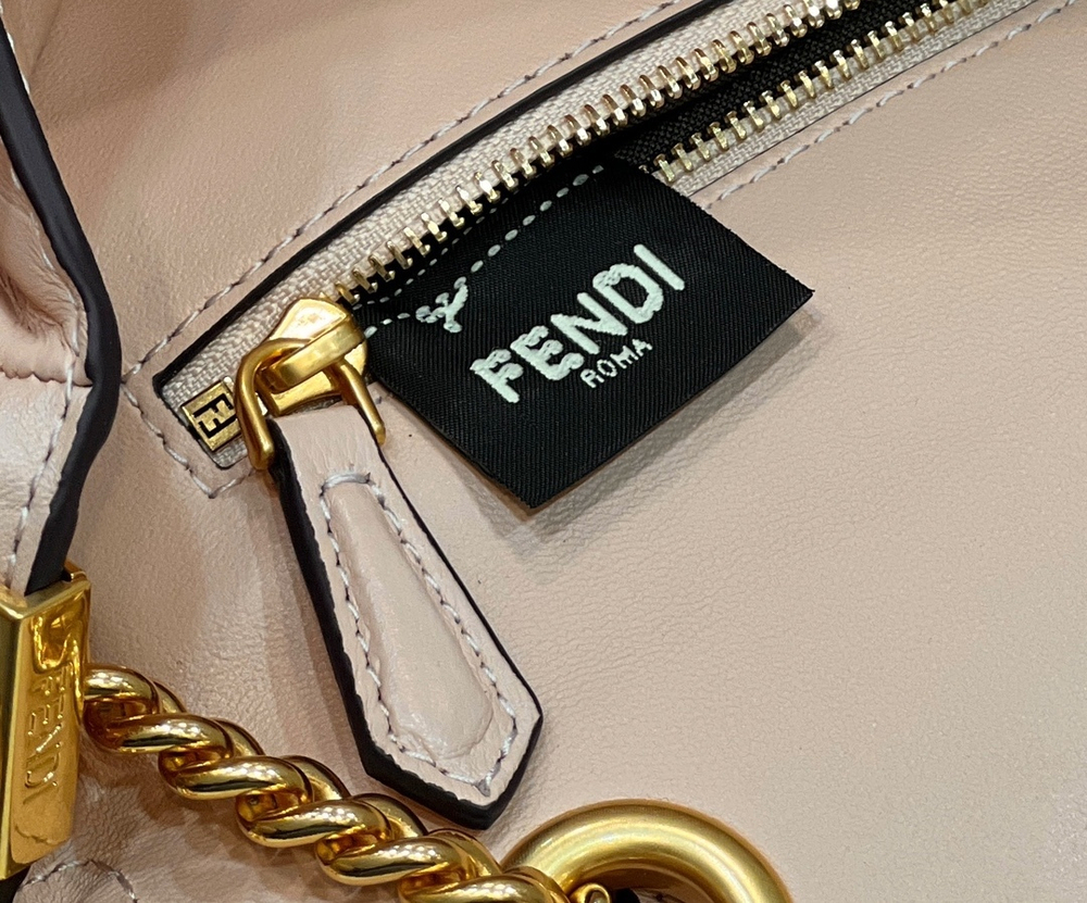 Fendi Baguette Chain Bag 24 cm