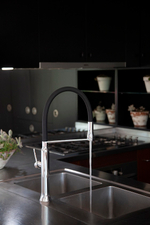 Смеситель для кухни с магнитным держателем и гибким изливом KITCHEN MAGNET 388801MA