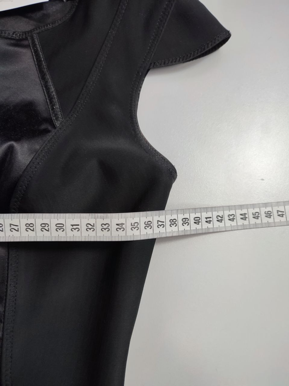 Платье лаконичное 42 размер