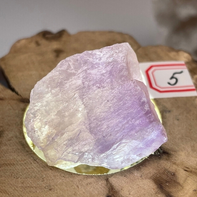 29504 Аметист лаванда необработанный 32-36мм