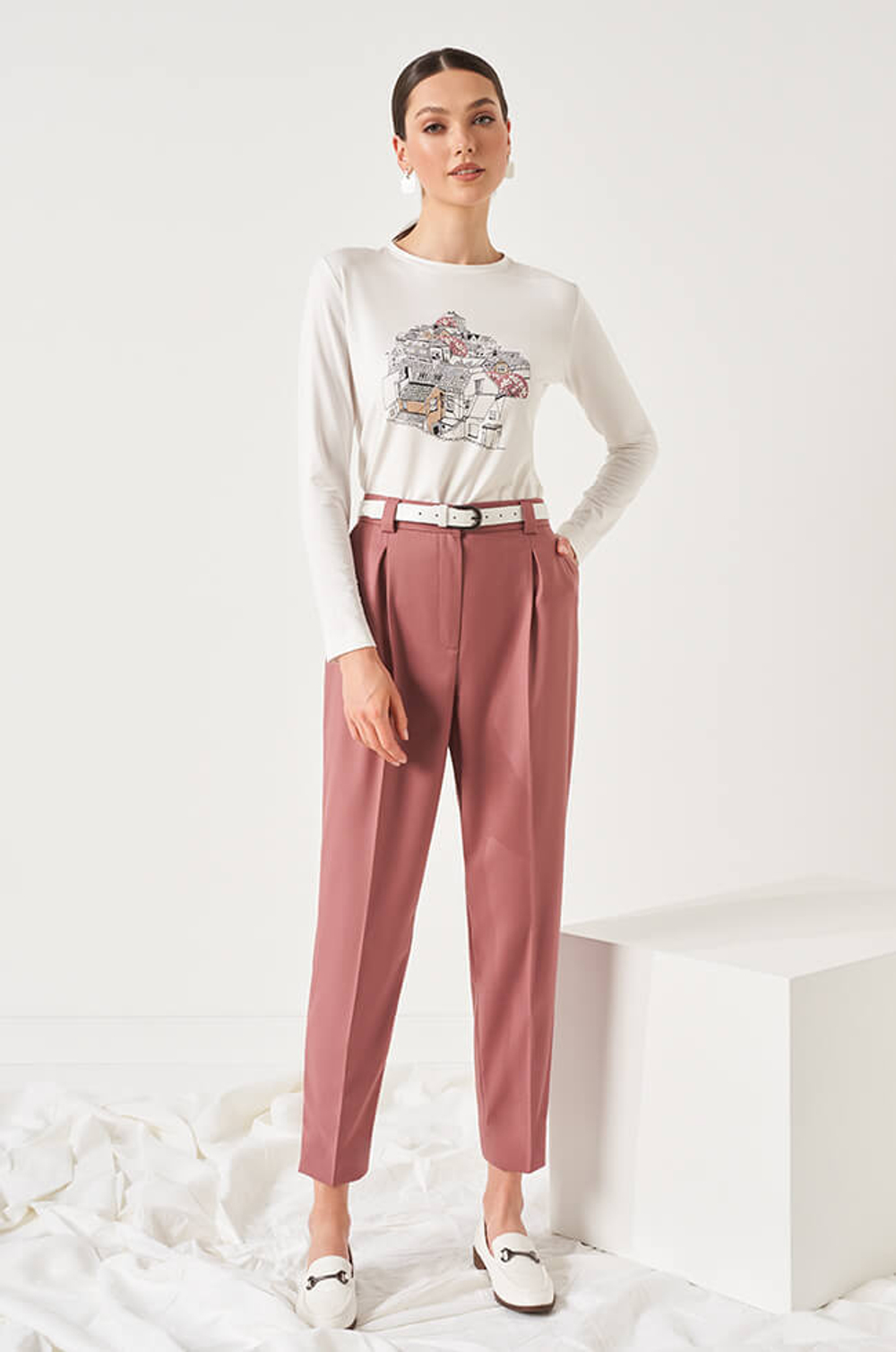 22838 Джемпер женский (молочный с дымчато-розовой печатью)