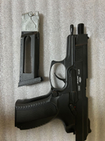 Страйкбольный пистолет