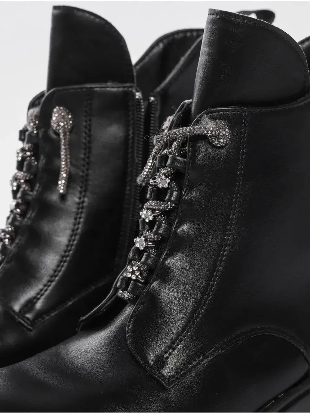 Зимние ботинки на высокой платформе