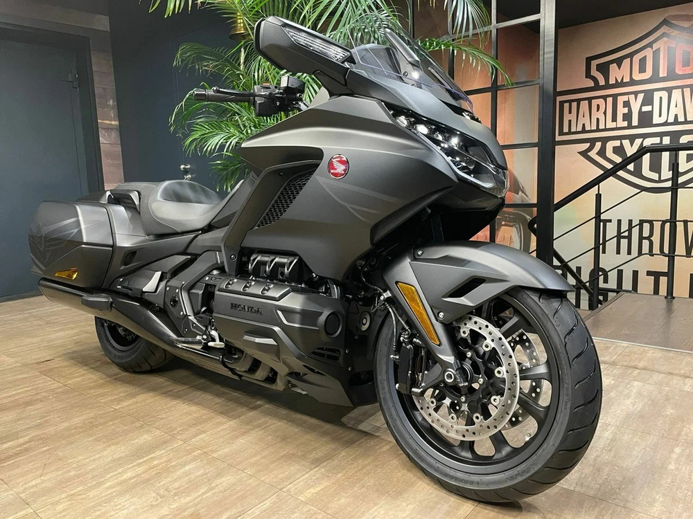 Honda GL 1800 Gold Wing Bagger "50th Anniversary" DCT