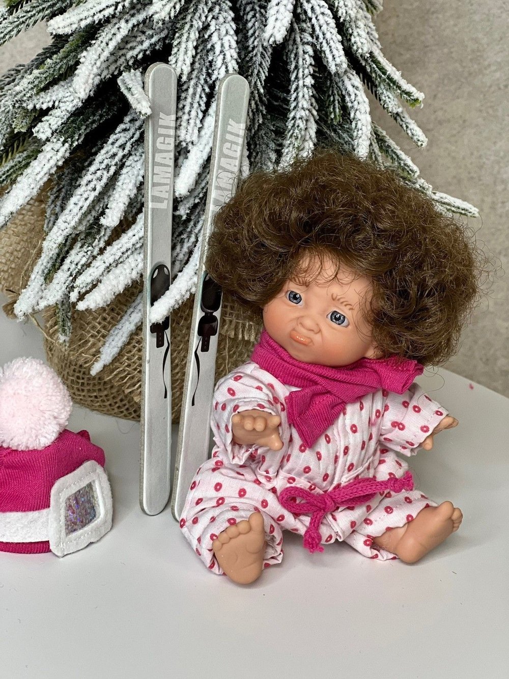 Кукла LAMAGIK виниловая 18см Gestitos Esquiador  (504A1)