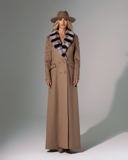 Женское шерстяное пальто с мехом енота