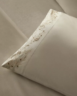 ZARA HOME НАВОЛОЧКА С ВЫШИВКОЙ В ЦВЕТОЧНОМ СТИЛЕ, ЭКРЮ