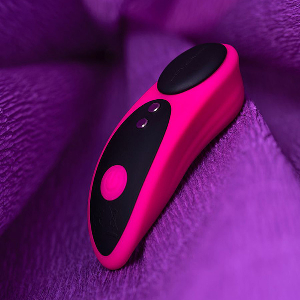 Розовый силиконовоый клиторальный стимулятор в трусики с управлением через приложение Lovense Ferri Smart Clitoral Vibrator Black-Pink LE-09