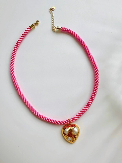 Розовый шнур и натуральный жемчуг