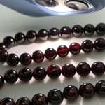 Гранат (высокое качество!), диаметр 8,7-8,8 мм, цена за 11 шт (1/4 нити)