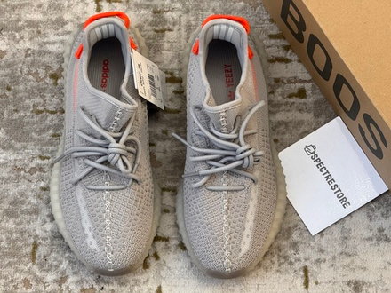 Yееzy Boost 350 v2 Tail Light