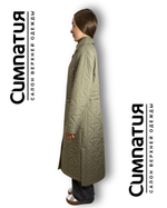 Куртка свободного кроя в длине макси с аккуратными накладными карманами в хаки цвете