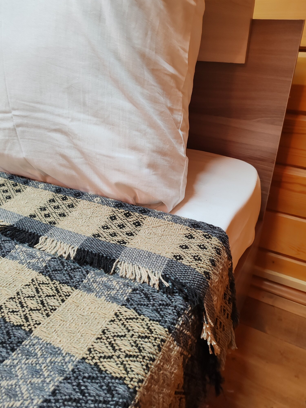 Плед для кровати и дивана в клетку 150 х 210 см, коричневый