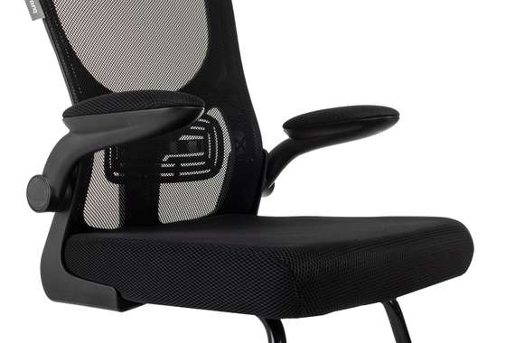 Кресло Бюрократ MC-109 черный TW-01 TW-11 сетка/ткань полозья металл черный