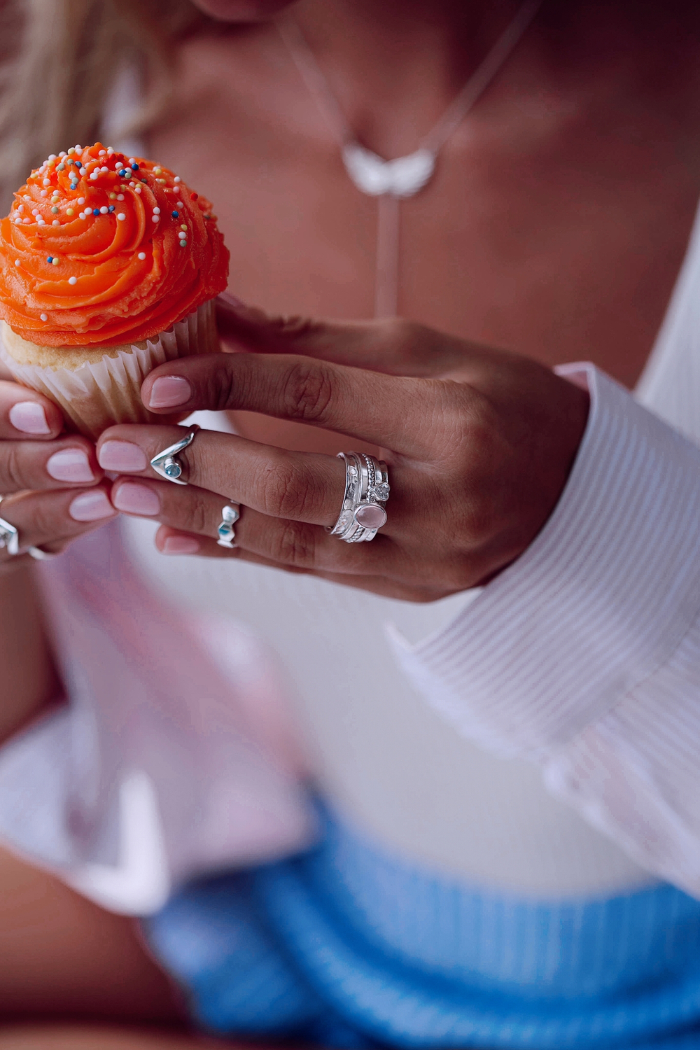 Кольцо «Мозаик» с овальным розовым кварцем и сердечком белый циркон