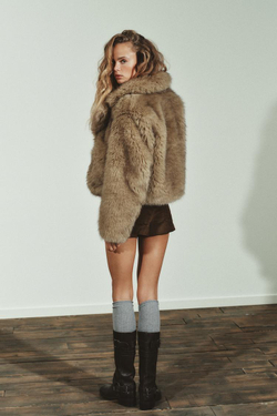 ZARA КОРОТКАЯ ШУБА ИЗ ИСКУССТВЕННОГО МЕХА, СВЕТЛО-БЕЖЕВЫЙ