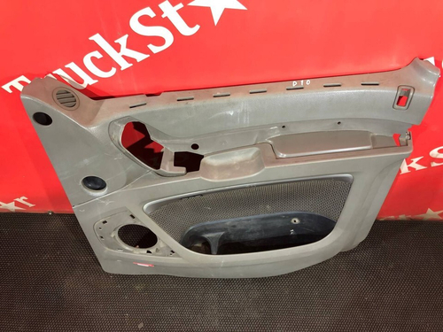 Обшивка двери правой